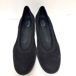 📍SOLD📍ARCHE BLACK SUEDE LOW HEEL PUMP COMFY!